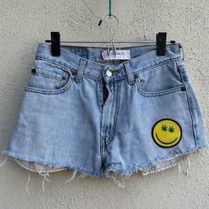 Levi high waisted cute weed patch denim shorts